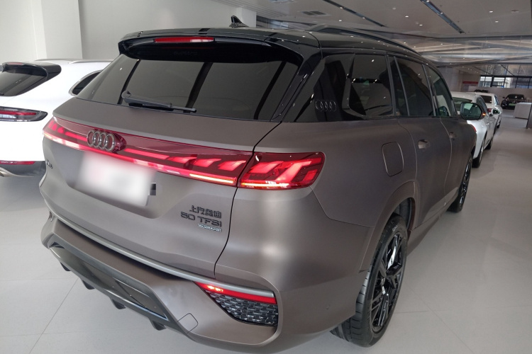 奥迪Q6 2023款 50 TFSI quattro 凌云版 edition one车身外观7