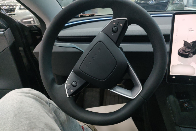 特斯拉 Model 3 2025款 改款 后轮驱动版中控内饰13