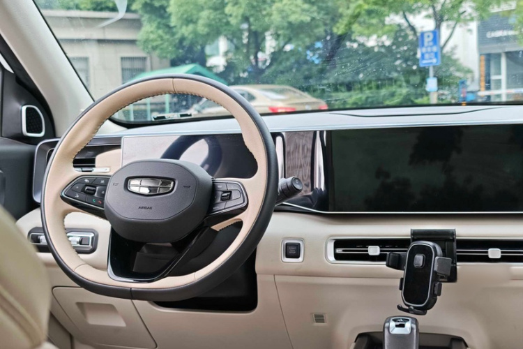 吉利汽车 吉利icon 2023款 1.5TD 巧克力醇臻版中控内饰7012