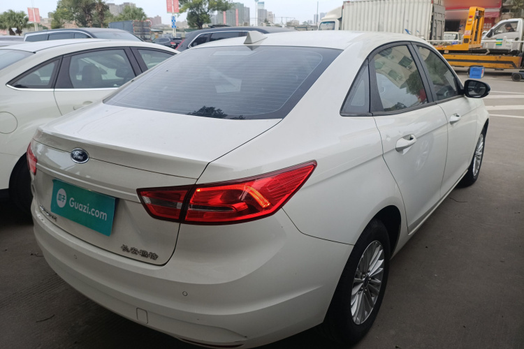 福特 福睿斯 2015款 1.5L 自动舒适型车身外观6005