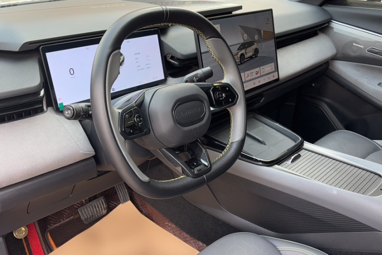 领克08 EM-P 2025款 120km 长续航Pro中控内饰7003