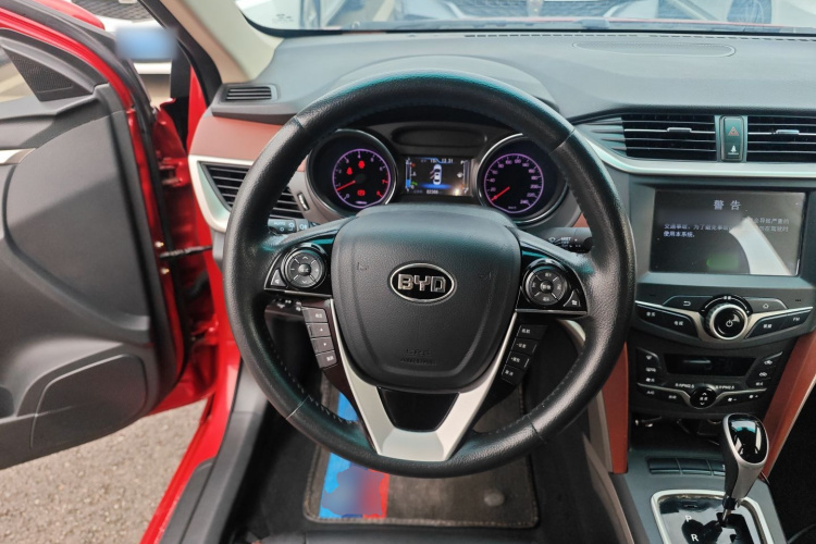 比亚迪G5 2014款 1.5TID 自动旗舰型中控内饰13