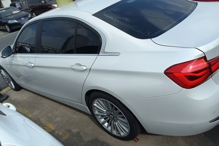 宝马3系 2018款 320Li 时尚型车身外观4