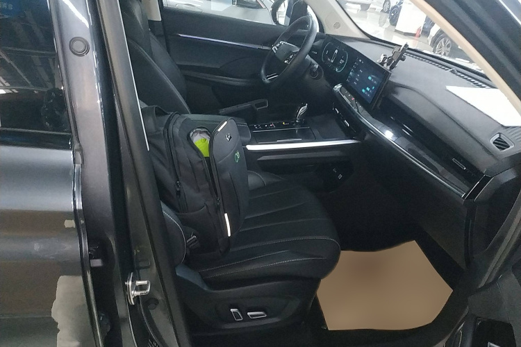 荣威RX5 MAX 2022款 1.5T 自动有为尊贵版局部细节41