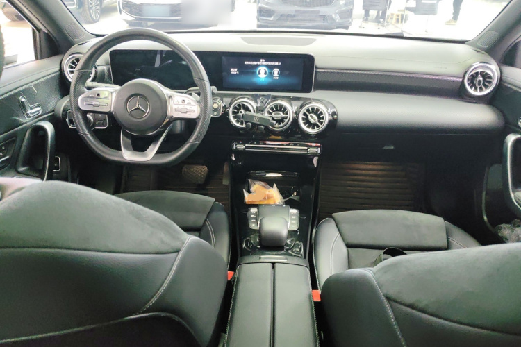 奔驰A级 2020款 改款 A 200 L 运动轿车时尚型中控内饰12