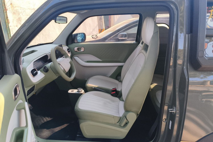 吉利银河 2025款 210km 熊猫骑士中控内饰19