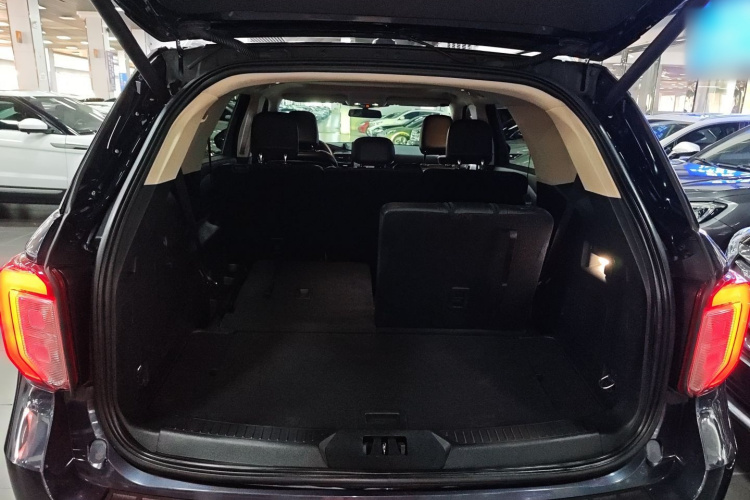 福特 探险者 2020款 EcoBoost 285 四驱风尚版 7座机舱底盘23