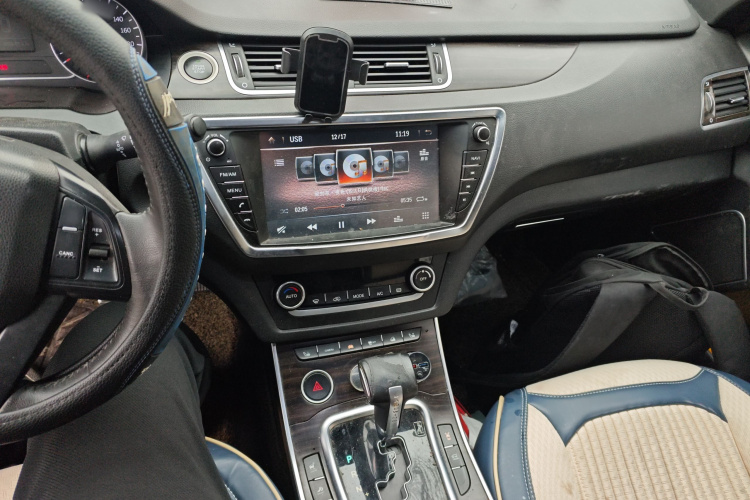 陆风X7 2015款 2.0T 全景尊贵版局部细节16