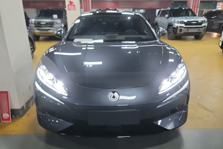 腾势Z9 2024款 1100km 四驱Ultra版车身外观2