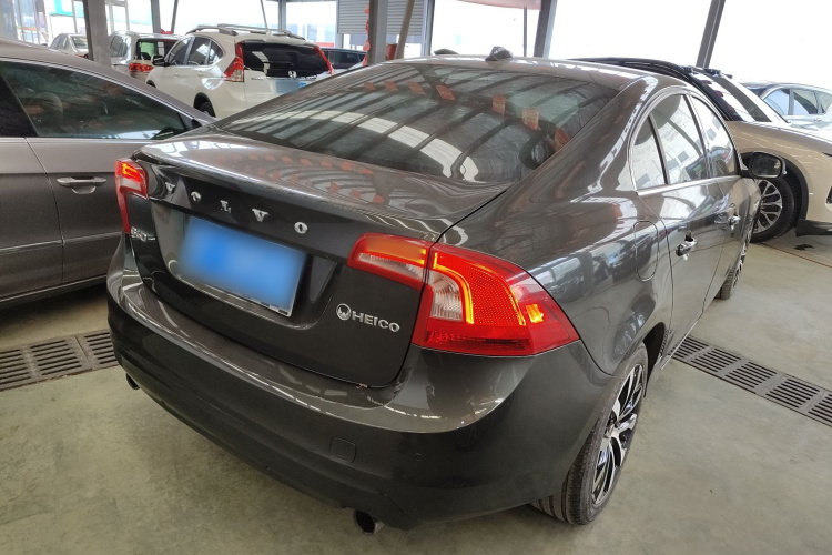 沃尔沃S60 2018款 S60L T3 智进进取版车身外观7