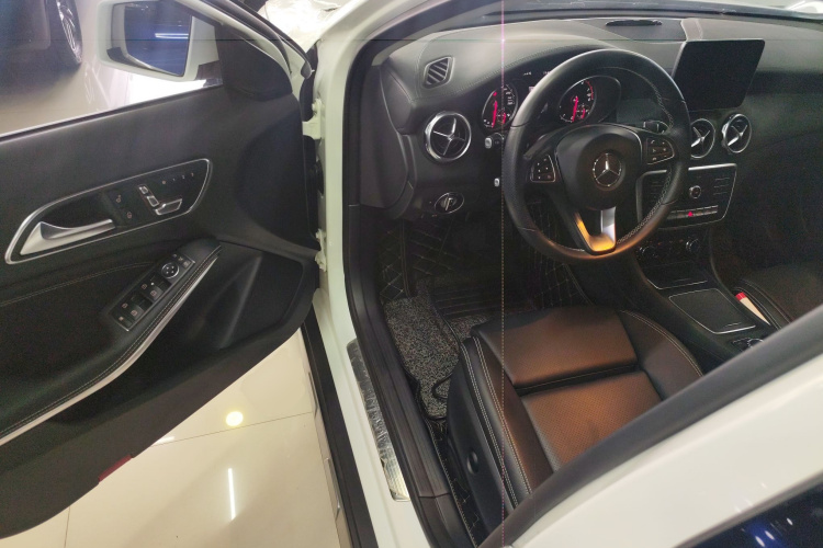 奔驰GLA 2018款 GLA 200 时尚型中控内饰7003