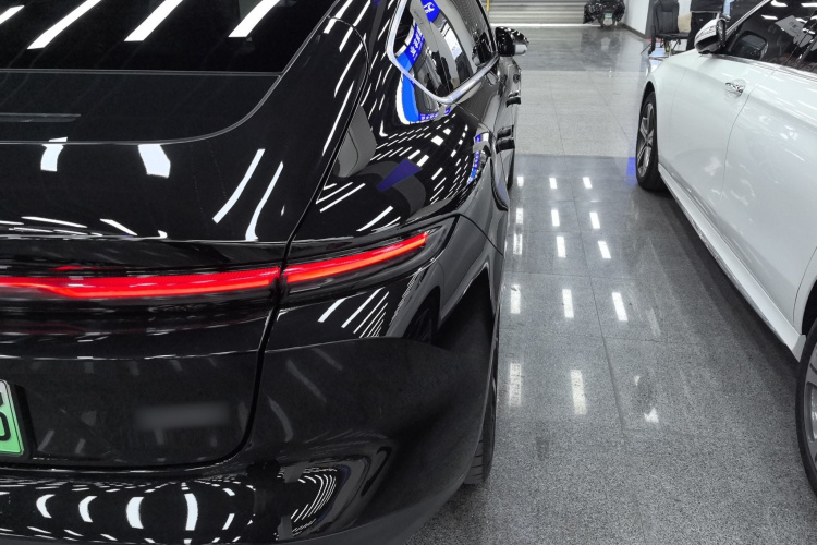 蔚来ET5 2022款 75kWh车身外观9