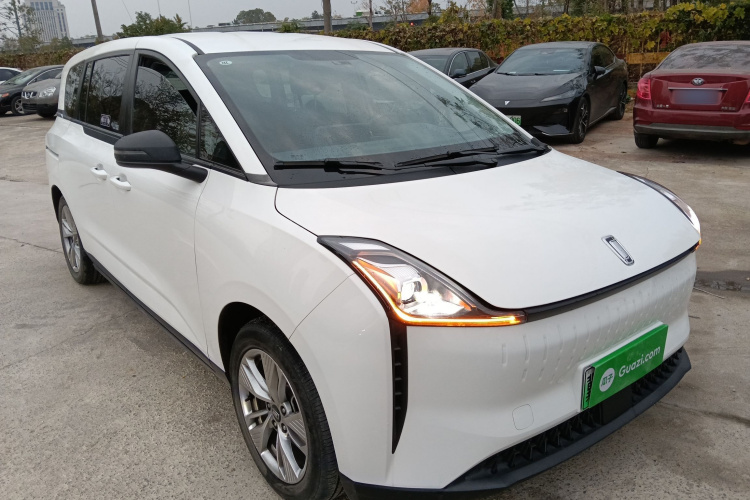 奔腾NAT 2022款 舒享出行 换电出租版车身外观3