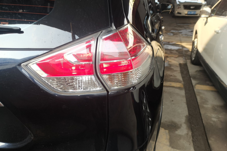 日产 奇骏 2015款 2.0L CVT舒适MAX版 2WD车身外观6006