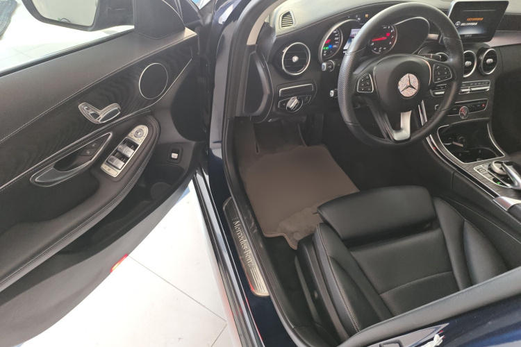 奔驰C级 2015款 改款 C 180 L 运动型中控内饰20