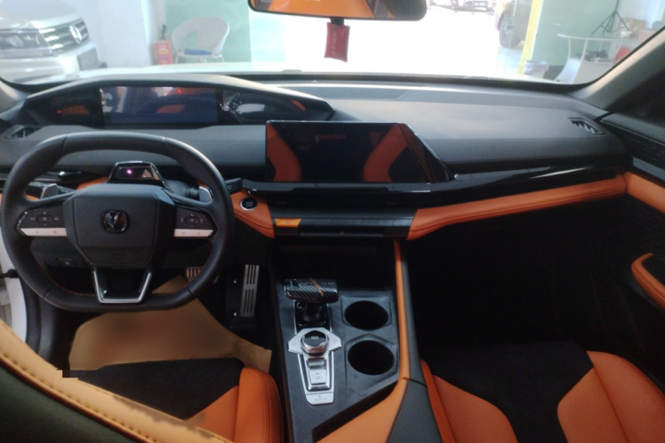 长安UNI-V 2023款 1.5T 运动版中控内饰7004