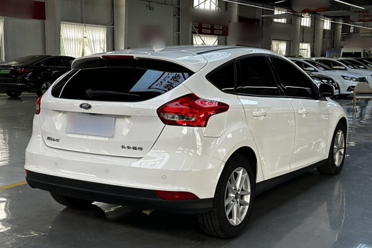 福特 福克斯 2017款 两厢 1.6L 自动风尚型智行版车身外观6006