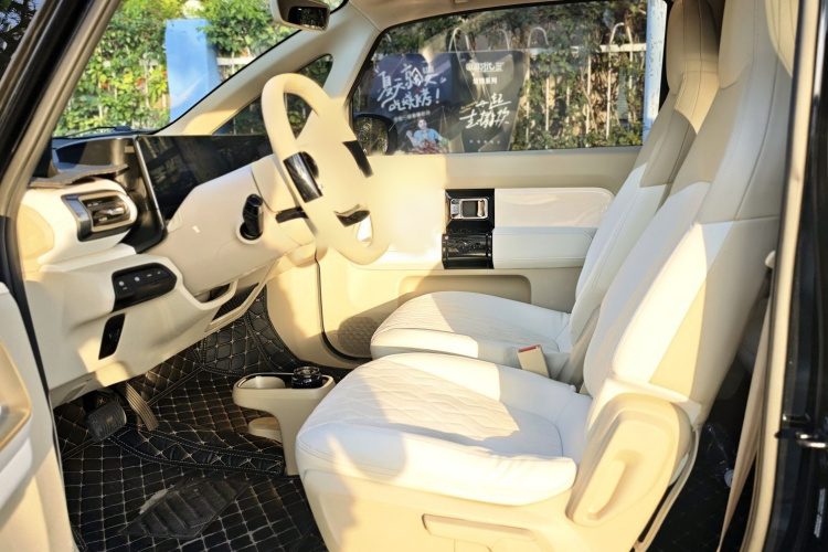 宝骏KiWi EV 2023款 智潮版 磷酸铁锂中控内饰7001