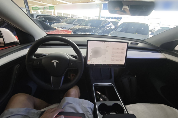 特斯拉 Model Y 2021款 长续航全轮驱动版中控内饰12