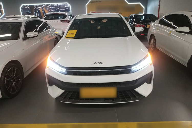 江淮汽车 江淮A5 PLUS 2023款 1.5T 自动豪华型车身外观2