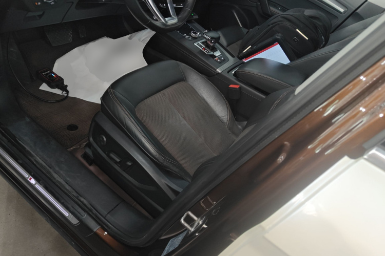 奥迪Q5L 2018款 45 TFSI 尊享时尚型 国V中控内饰19