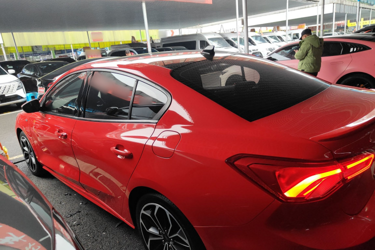 福特 福克斯 2020款 三厢 EcoBoost 180 自动ST Line车身外观6003