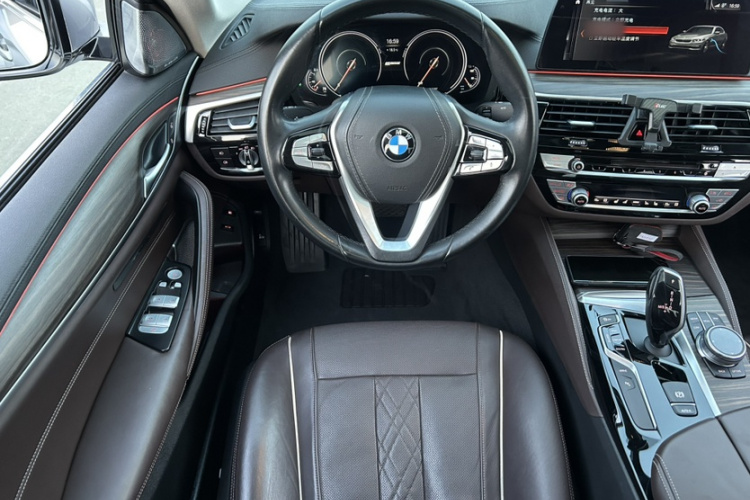 宝马5系新能源 2019款 530Le 豪华套装中控内饰7006