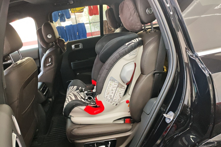 理想汽车 理想L8 2023款 Pro中控内饰21