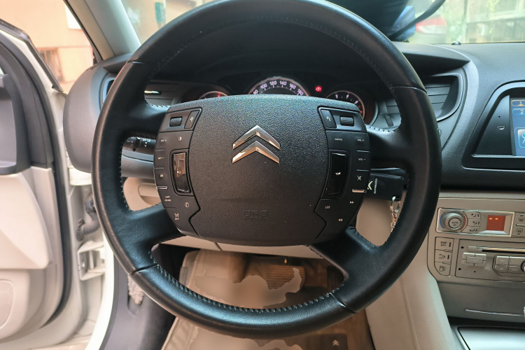 雪铁龙C5 2012款 2.0L 自动尊享型中控内饰13