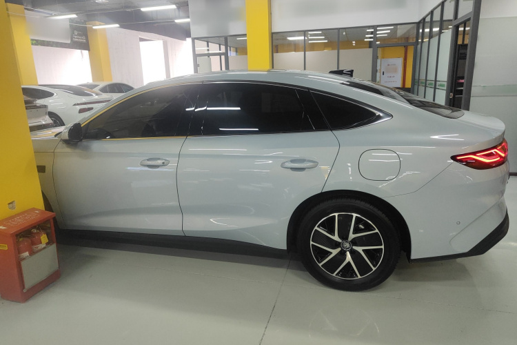 比亚迪 秦L 2025款 DM-i 智驾版 120KM领先型车身外观6003