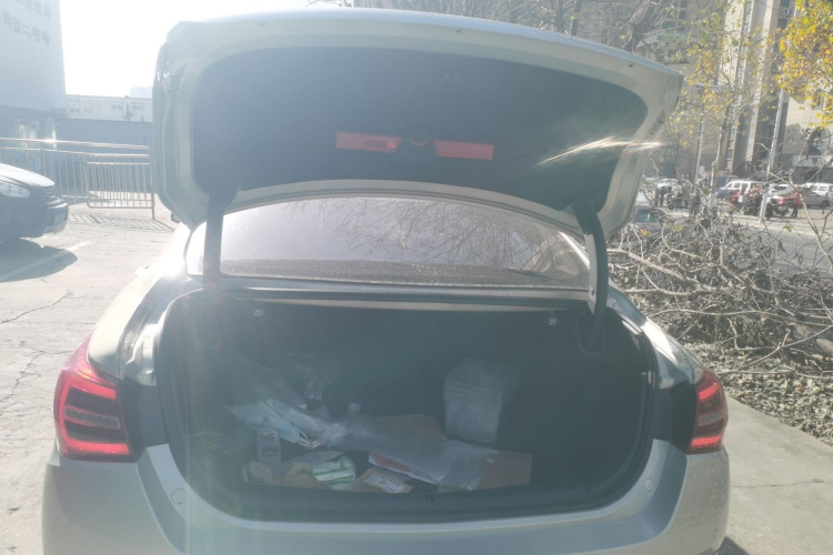 红旗H5 2022款 经典款 改款 1.8T 自动智联旗韵版机舱底盘23