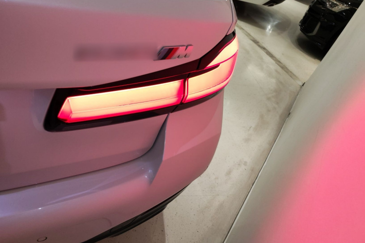 宝马5系 2021款 530Li 领先型 M运动套装车身外观9