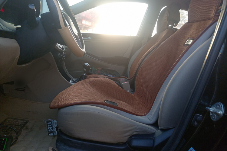 现代 瑞纳 2014款 1.4L 手动智能型GLS中控内饰19