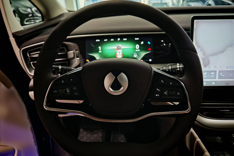 腾势D9 2024款 DM-i 980 四驱尊荣型中控内饰7003