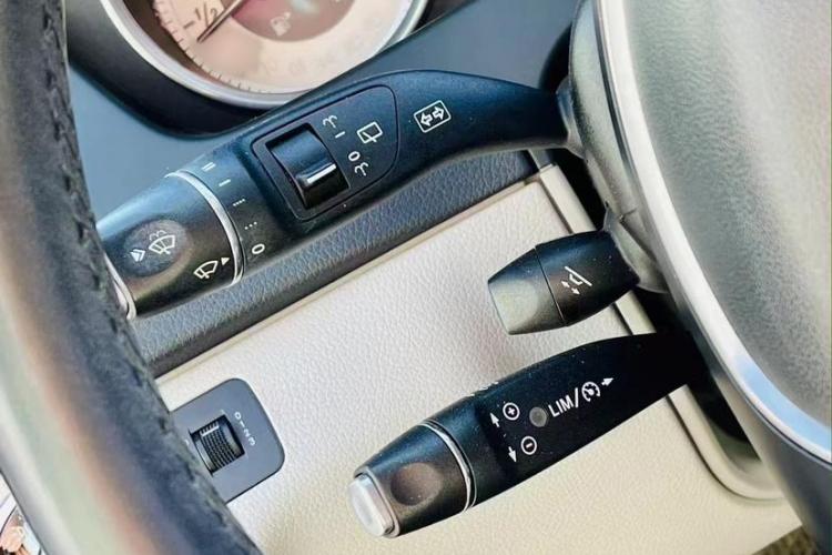 奔驰C级(进口) 2011款 C 200 时尚旅行版局部细节9003