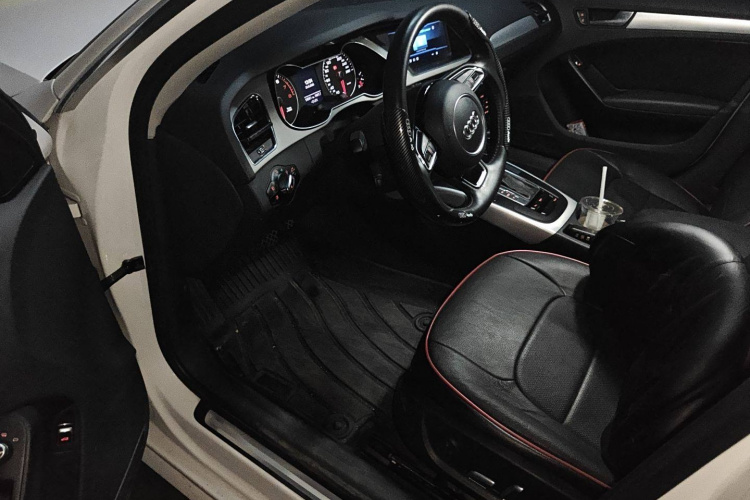 奥迪A4L 2013款 35 TFSI 自动标准型中控内饰7003