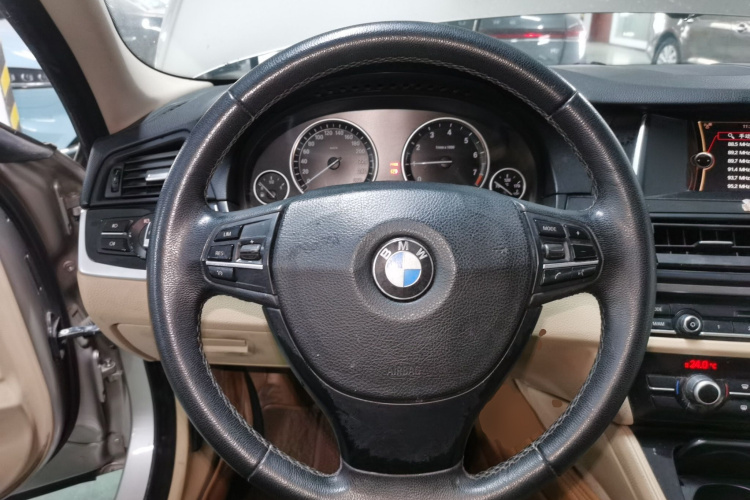 宝马5系 2014款 520Li 典雅型中控内饰13