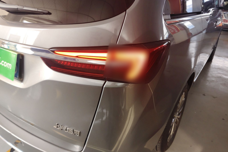 别克GL8 2021款 陆上公务舱 652T 豪华型车身外观9