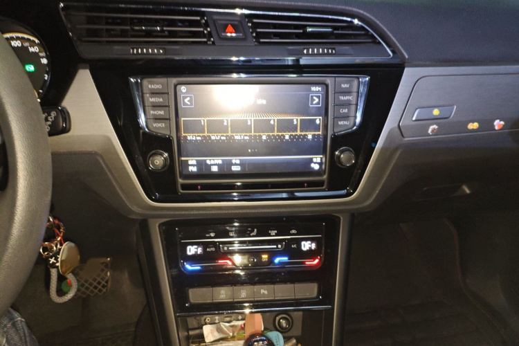 大众 2021款 途安L 280TSI DSG舒适版 7座局部细节16