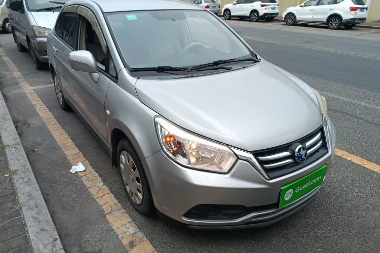 启辰D50 2015款 1.6L 手动时尚版车身外观3