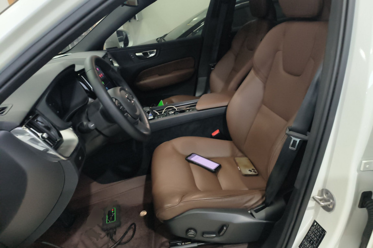 沃尔沃XC60 2024款 B5 四驱智逸豪华版中控内饰19