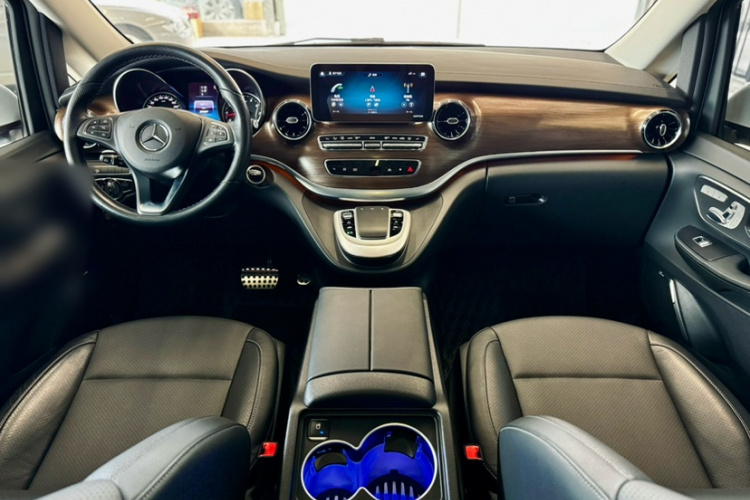 奔驰V级 2020款 V 260 L 长轴距豪华版中控内饰7015