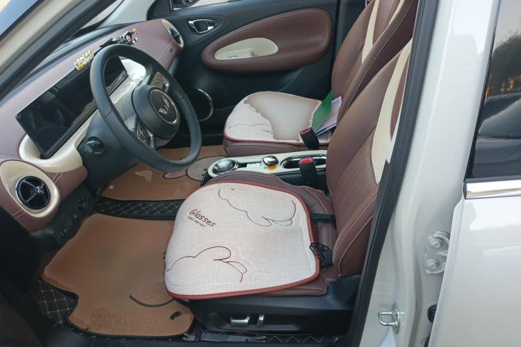 五菱汽车 五菱缤果 2023款 333km 灵犀互联+款中控内饰19