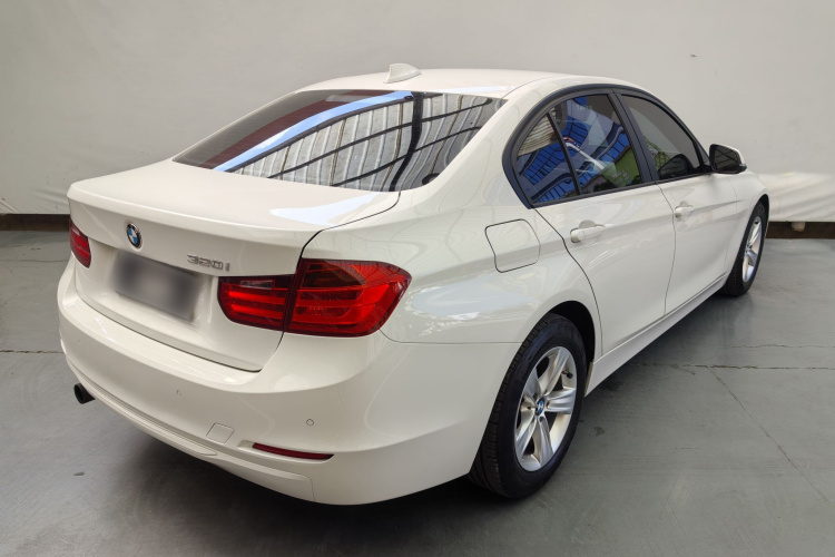 宝马3系 2014款 320i 时尚型车身外观6011