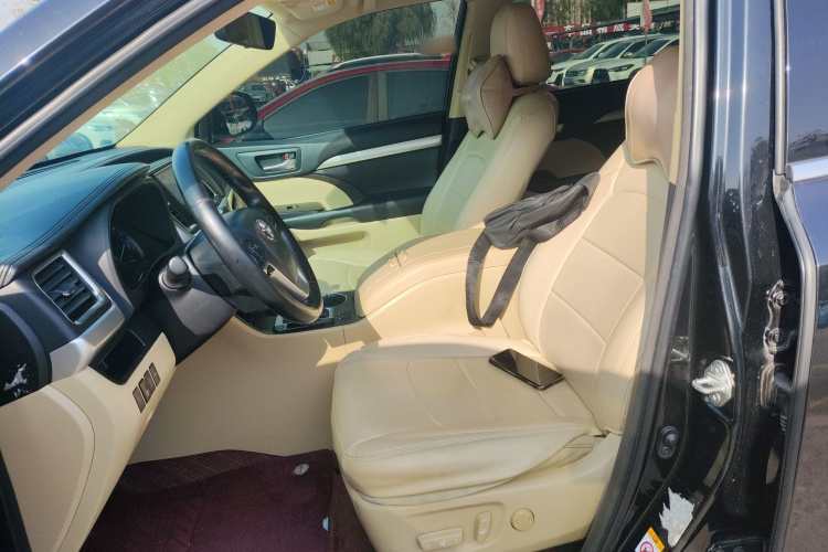 丰田 汉兰达 2018款 2.0T 四驱豪华版 7座 国VI局部细节19