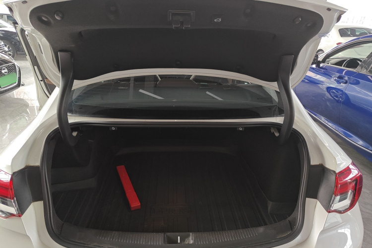 别克 君威 2023款 552T 智享型机舱底盘23