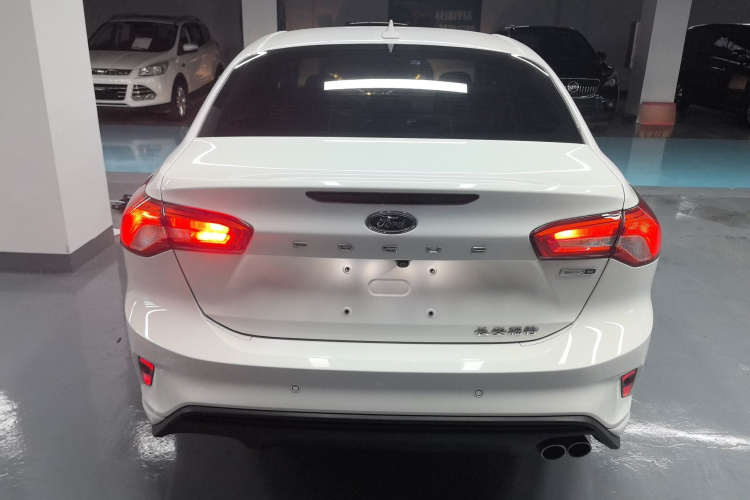福特 福克斯 2020款 三厢 EcoBoost 180 自动锋潮型车身外观6004