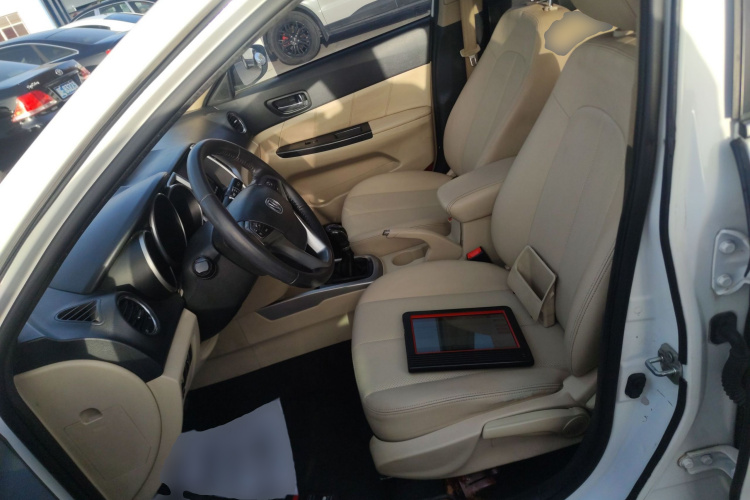 长安 逸动 2015款 1.6L 手动豪华型 国V中控内饰19