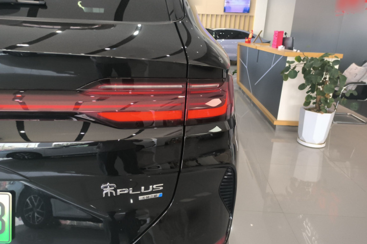 比亚迪 宋PLUS新能源 2025款 EV 智驾版 520km 尊贵型车身外观9