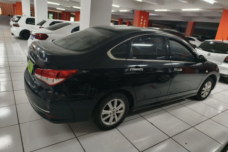 日产 轩逸 2012款 经典 1.6XE 手动舒适版车身外观4